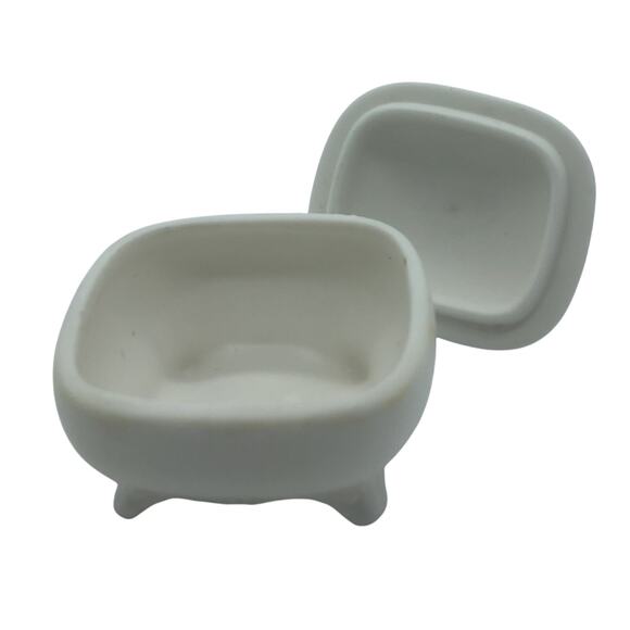 Vintage White Miniature Footed Porcelain Ring Trinket Box with Rose and Leaves - Picture 4 of 7